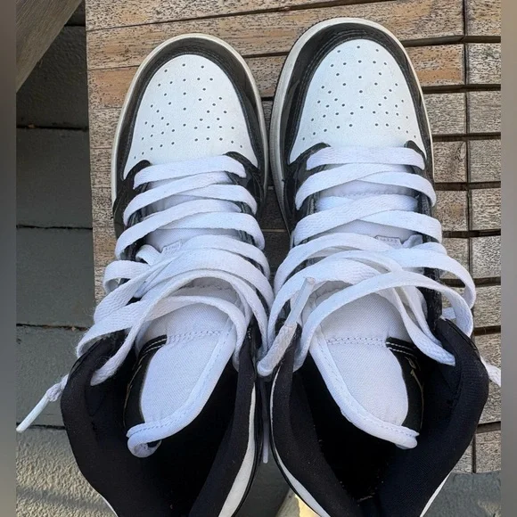 Air Jordan 1 Mid SE Patent Black Gold - Size 4.5 - Picture 11 of 11